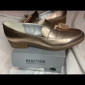 Kenneth. Cole rose gold loafers